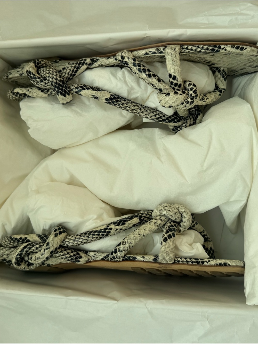 Bottega Veneta Jimbo Black & Cream Snakeskin Knot-Detail Sandals - Picture 14 of 15